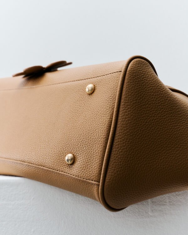 PRIMROSE IN CARAMEL